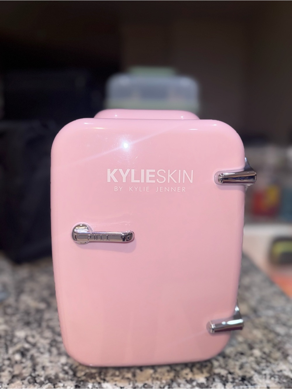 KYLIE SKIN Mini Fridge in Pink